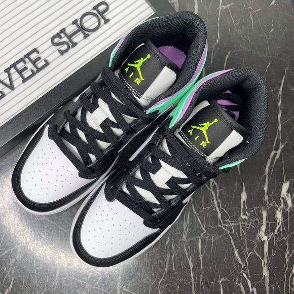 Jordan Retro 1 - Picture 2 of 4